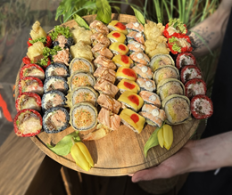 Zestaw ONA TU RZĄDZI 54 sztuki sztuk plus pakiet sosów